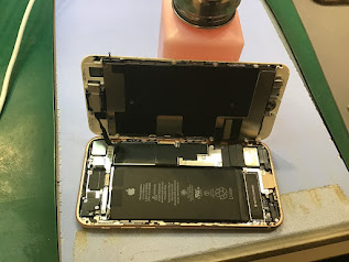 iPhone8ならデータそのまま修理可能なスマホ修理工房町田モディ店へ！